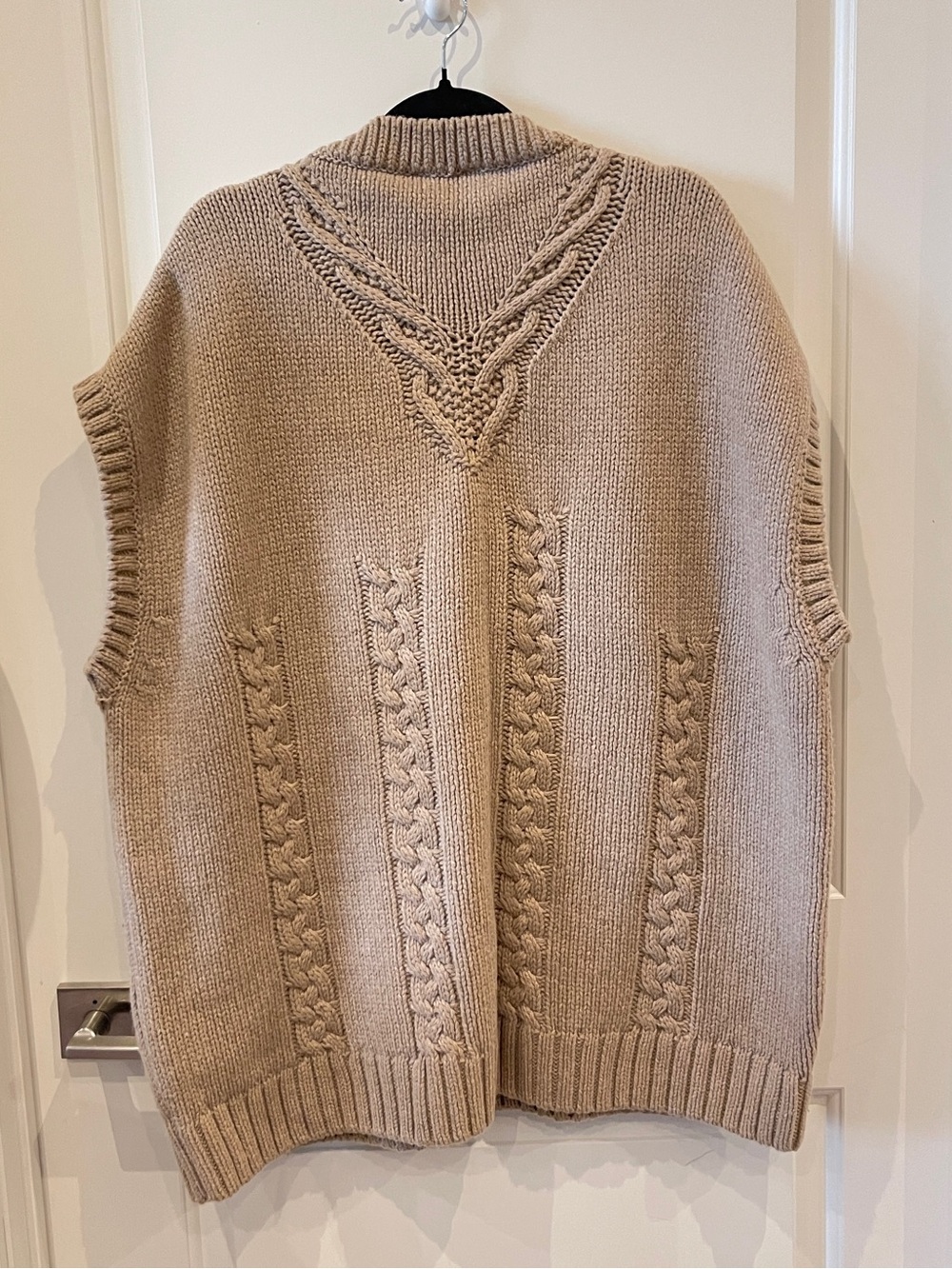 KOTN Chunky Knit Sweater Vest in 100% Lambswool - Picture 2 of 4